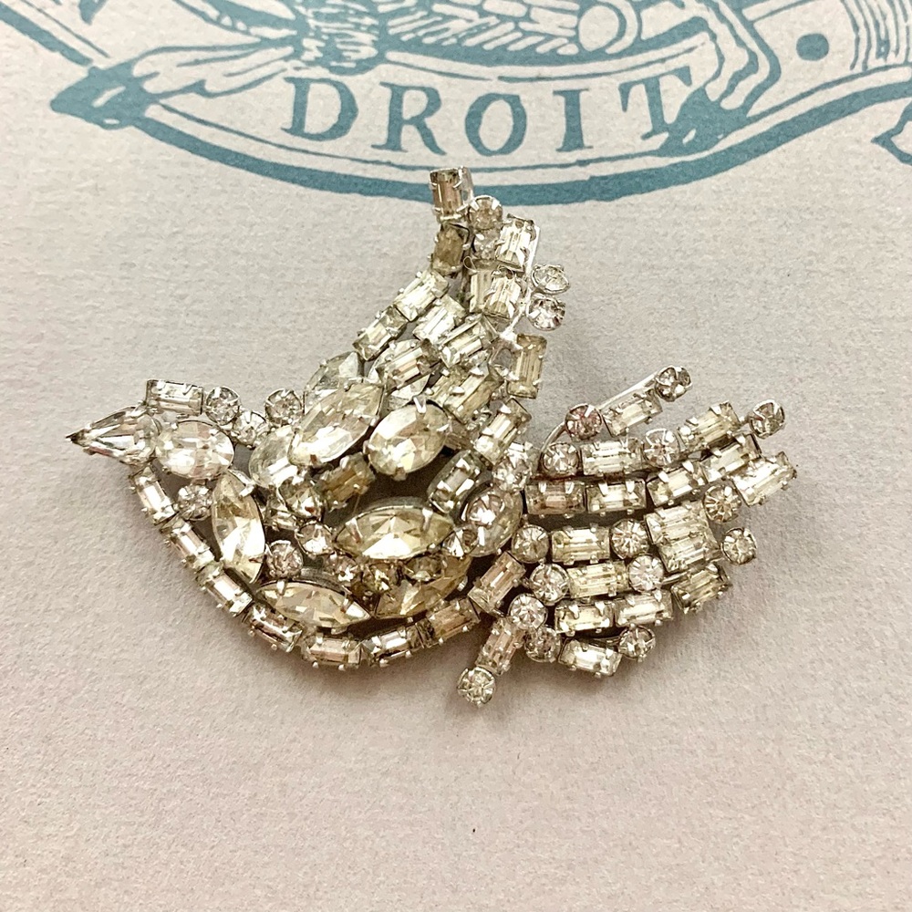 Vintage Weiss Sparkling Rhinestone Bird Brooch Pin